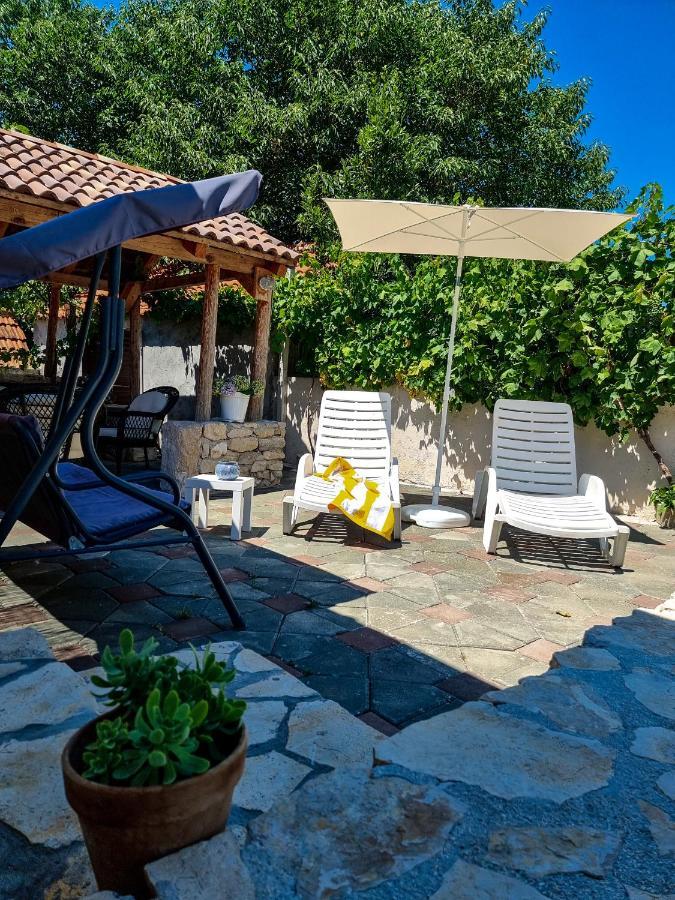 Guesthouse Dila Galovac  Экстерьер фото