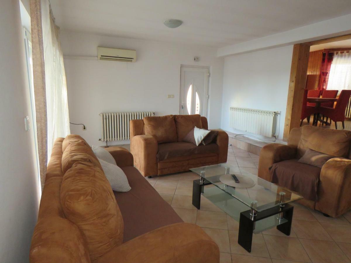 Guesthouse Dila Galovac  Экстерьер фото
