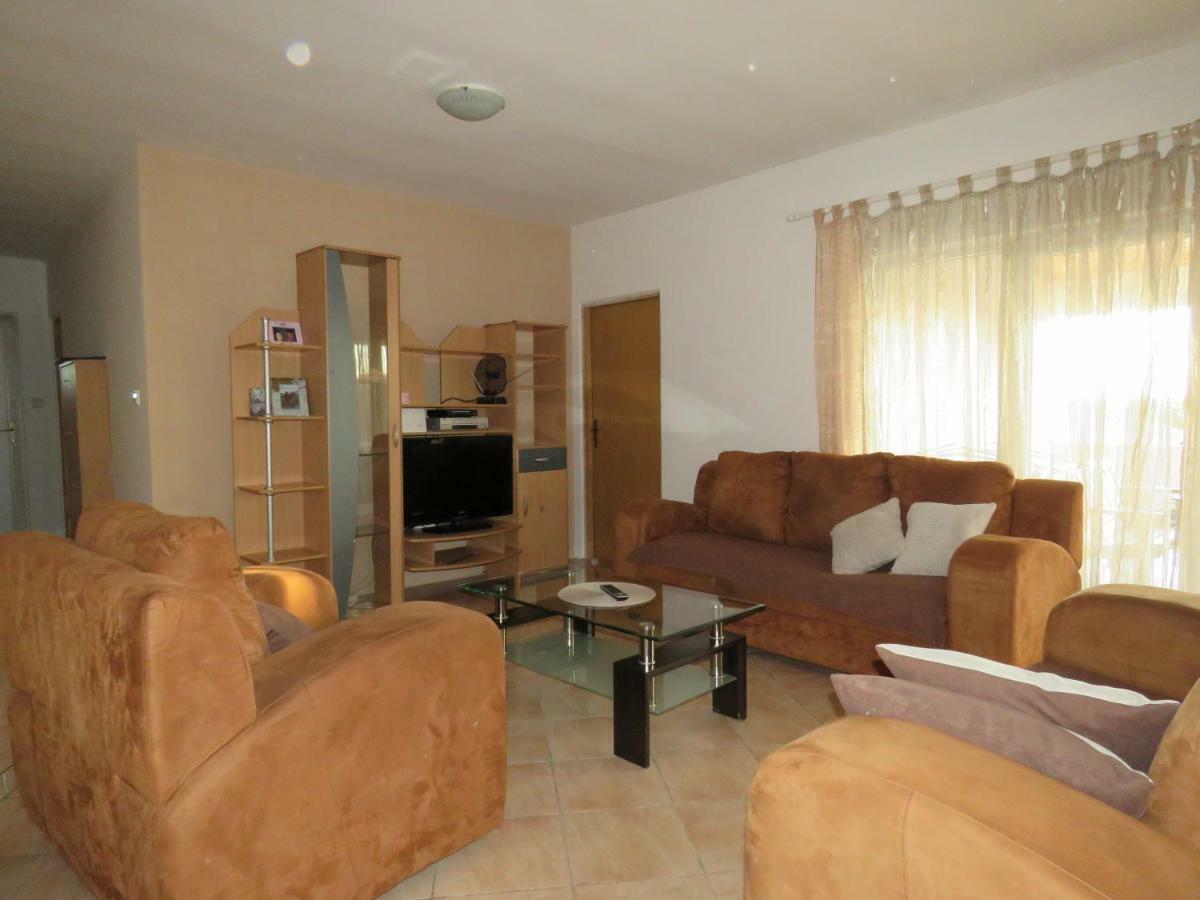 Guesthouse Dila Galovac  Экстерьер фото